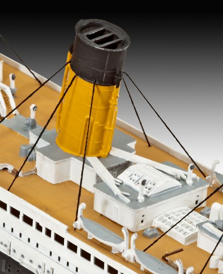 Revell Monogram Germany 05210 R.M.S. TITANIC 1:700