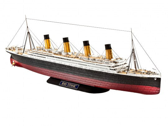 Revell Monogram Germany 05210 R.M.S. TITANIC 1:700