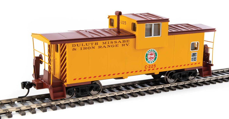 WalthersMainline 910-8714 International Extended Wide-Vision Caboose - Ready to Run -- Duluth, Missabe & Iron Range