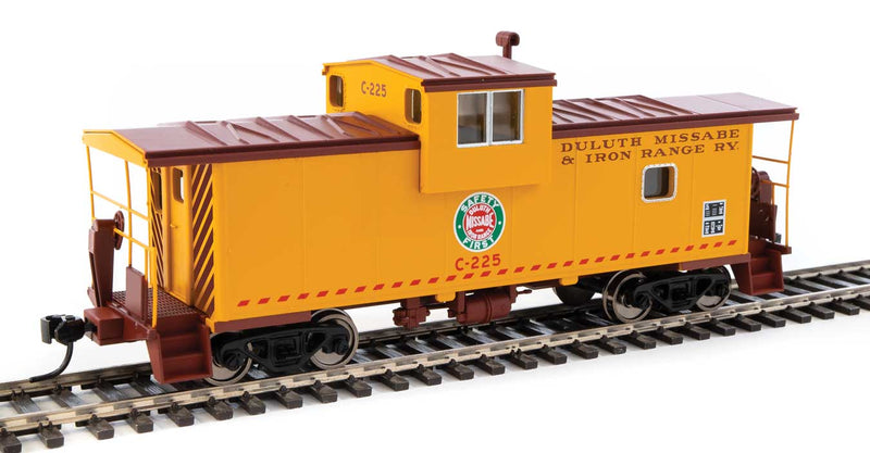 WalthersMainline 910-8714 International Extended Wide-Vision Caboose - Ready to Run -- Duluth, Missabe & Iron Range