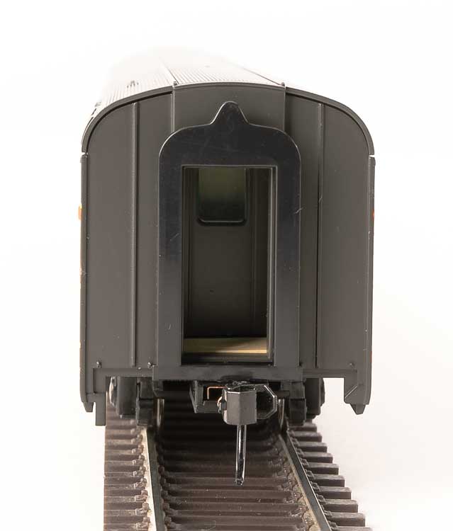 Walthers Mainline 910-30018 85' Budd Large-Window Coach - Ready to Run -- Great Northern, HO