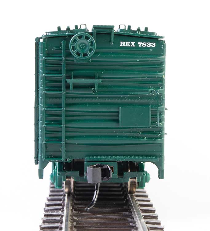 Walthers 920-17318 50' REA Riveted Steel Express Reefer -- Railway Express Agency