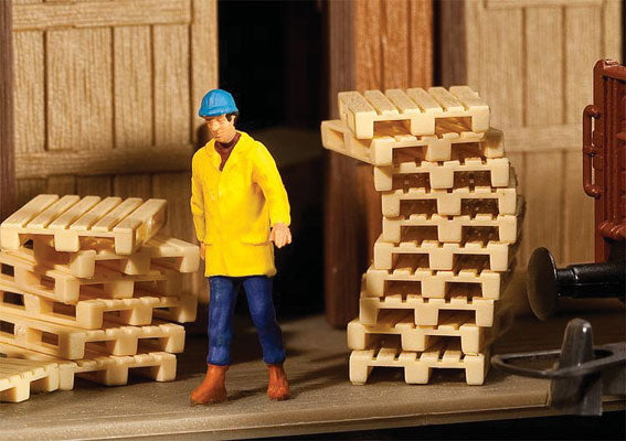 Walthers SceneMaster 949-4129 Wood Pallets -- Kit pkg(12), HO Scale