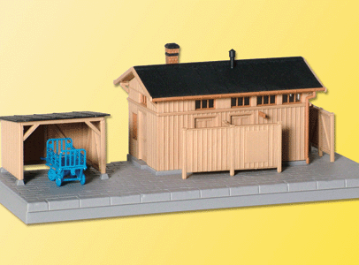 Lineside Building w/Hut -- 18 x 6.5 x 8cm, HO