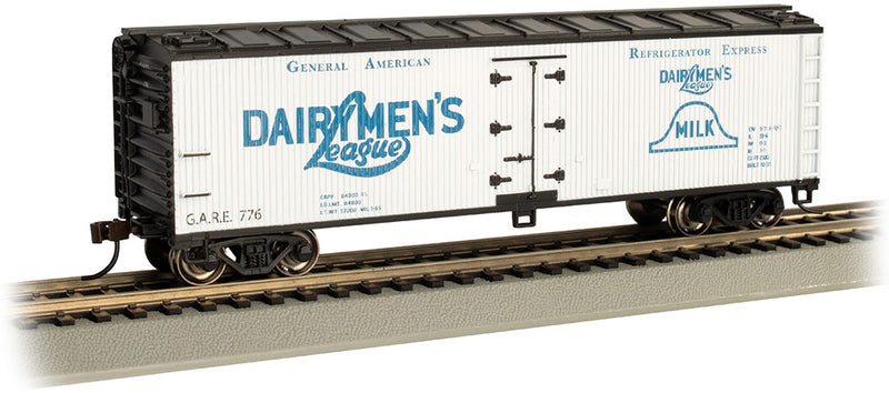 Bachmann 19810 Dairymen's League - 40' Wood-side Refrig Box Car, HO Scale