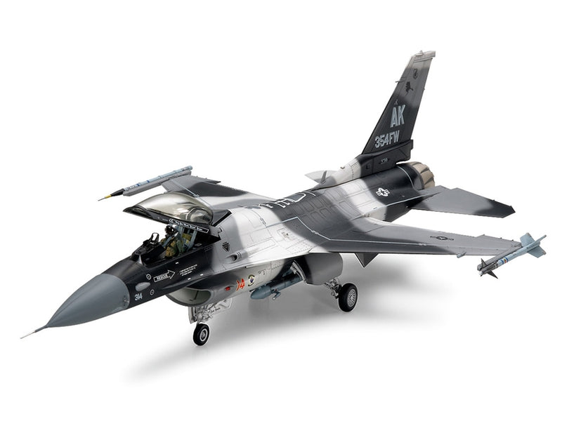 Tamiya 61106 F-16C/N "AGGRESSOR/ADVERSARY", 1:48 Scale