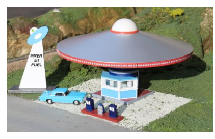 Bachmann 35213 Area 51 Fuel Gas Station -- Assembled, HO