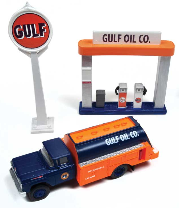 CMW 40003 1960 Ford Tank Truck with Station Sign and Pump Island - Assembled -- Gulf Oil, HO