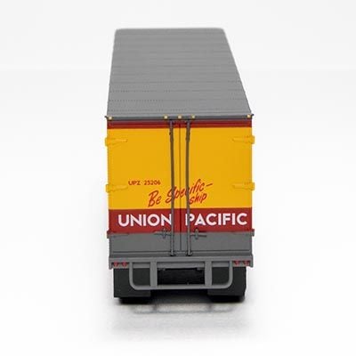 Rapido 403016 HO scale 35' Fruehauf Integral-Post Volume Van - Union Pacific: