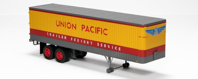 Rapido 403017 HO scale 35' Fruehauf Integral-Post Volume Van - Union Pacific: