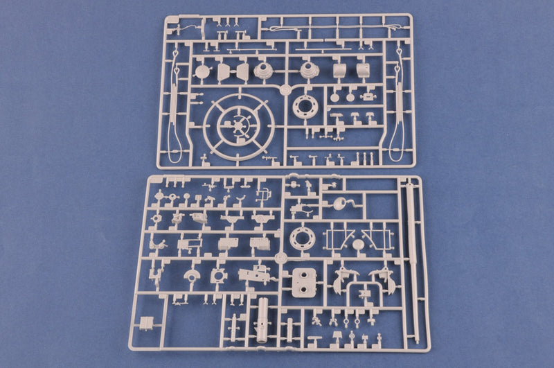 HobbyBoss Pz.Kpfw.VI Sd.Kfz.182 Tiger II (Henschel 1944 Production) w/ Zimmerit 84531 1:35