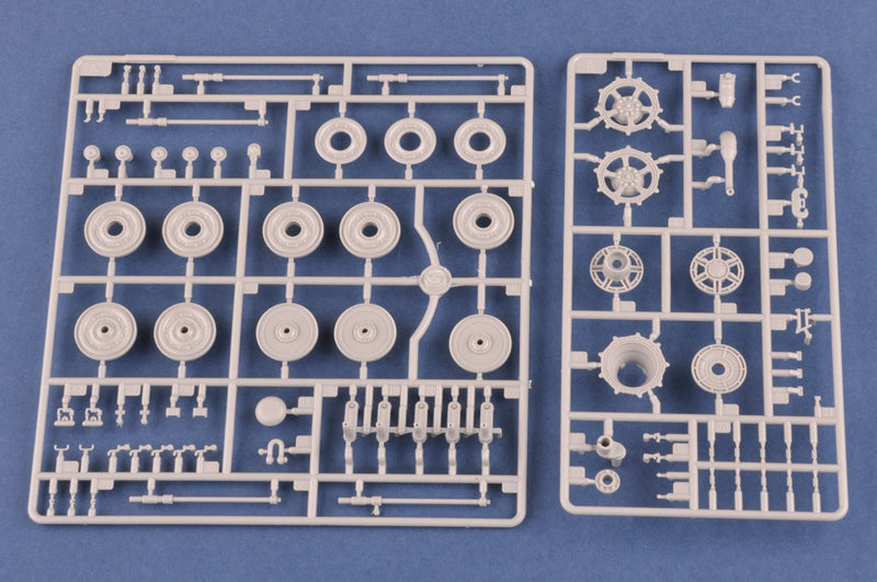 HobbyBoss Pz.Kpfw.VI Sd.Kfz.182 Tiger II (Henschel 1944 Production) w/ Zimmerit 84531 1:35