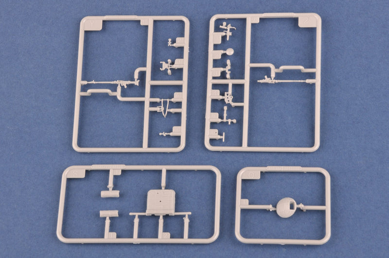 HobbyBoss Pz.Kpfw.VI Sd.Kfz.182 Tiger II (Henschel 1944 Production) w/ Zimmerit 84531 1:35