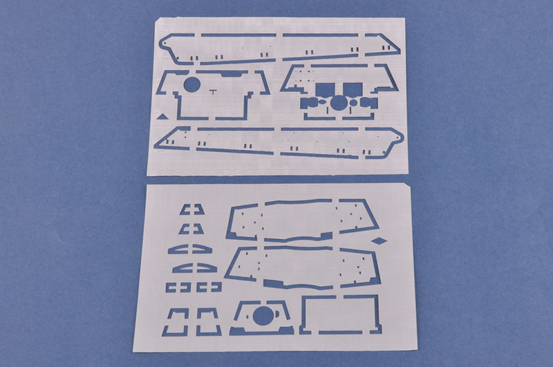 HobbyBoss Pz.Kpfw.VI Sd.Kfz.182 Tiger II (Henschel 1944 Production) w/ Zimmerit 84531 1:35