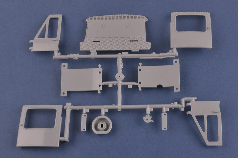 HobbyBoss UH-1 Huey B 81806 1:18