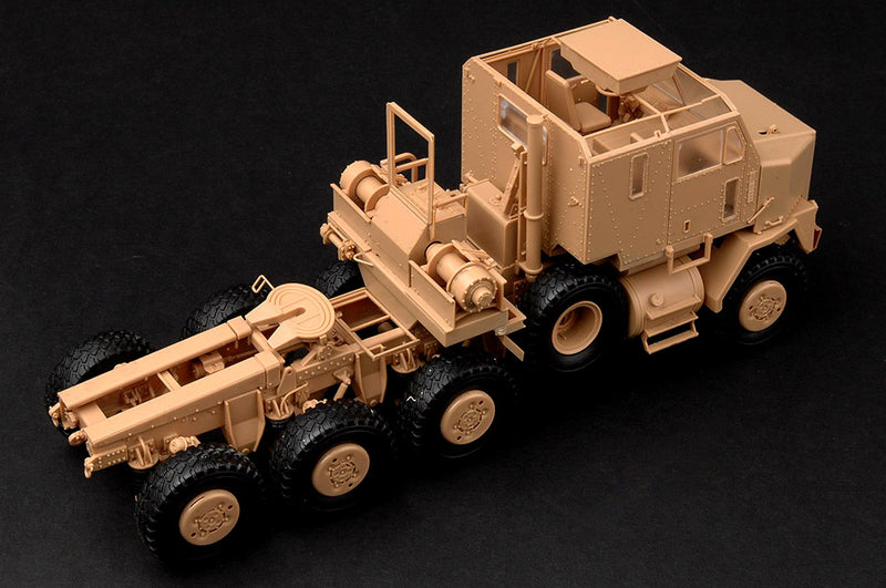 HobbyBoss M1070 Truck Tractor & M1000 Heavy Equipment Transporter Semi-trailer 85502 1:35