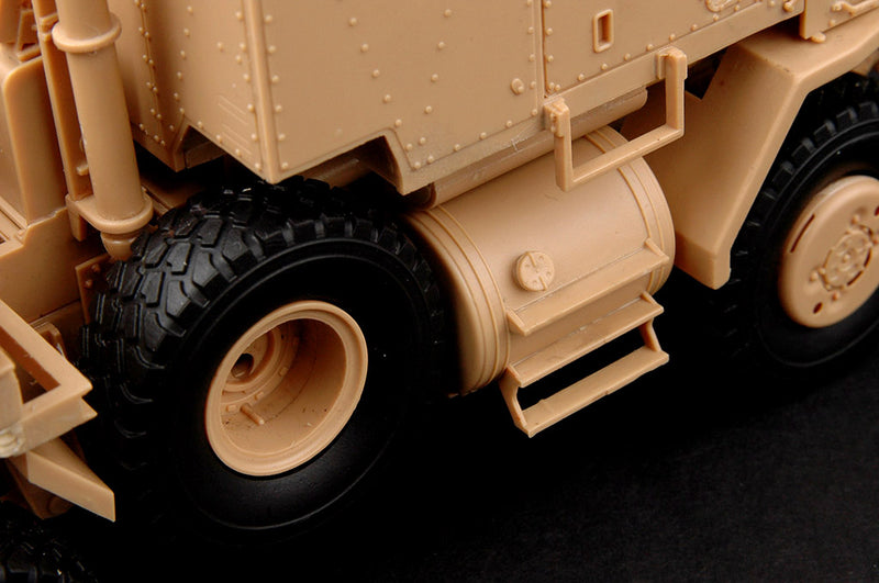 HobbyBoss M1070 Truck Tractor & M1000 Heavy Equipment Transporter Semi-trailer 85502 1:35