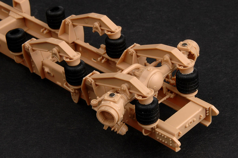 Amazon | Hobby Boss 1/35スケール M1070 トラックトラクター