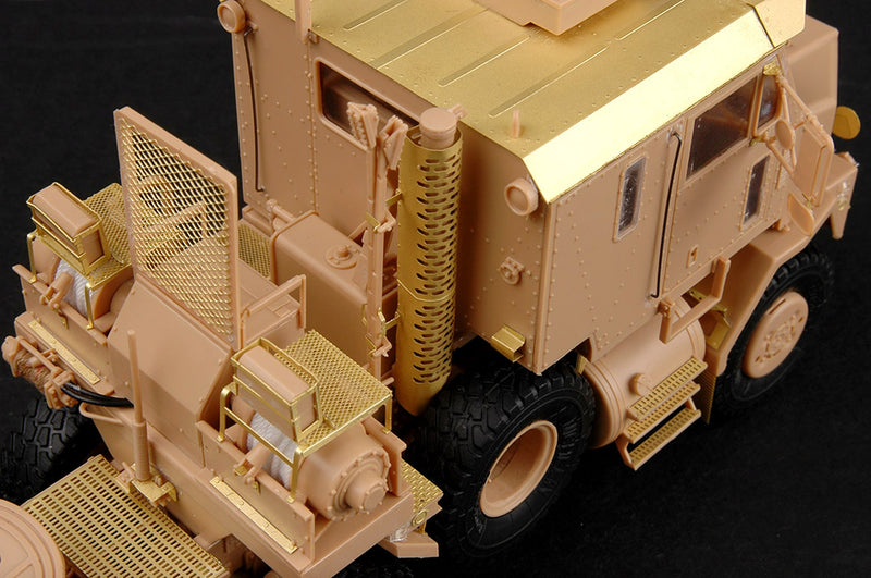 HobbyBoss M1070 Truck Tractor & M1000 Heavy Equipment Transporter Semi-trailer 85502 1:35