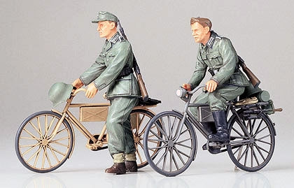 Tamiya 35240 GERMAN SOLDIERS WITH BICYCLES, 1:39 Scale