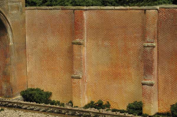 Monroe Models 153 Brick Retaining Walls 2/Pack, HO Scale