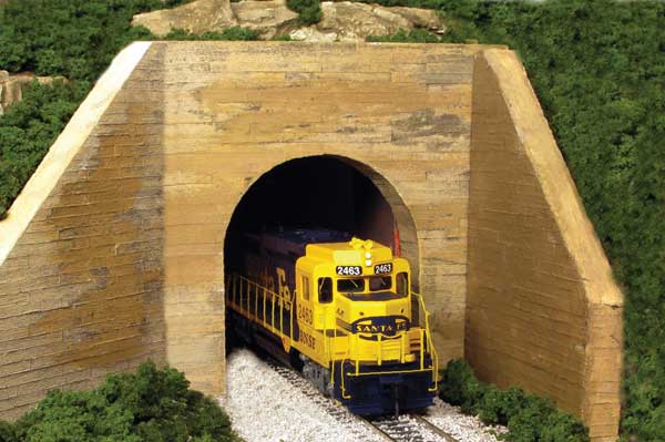 Monroe Models 128 Tunnel Portal Single Board-Formed Concrete, HO Scale