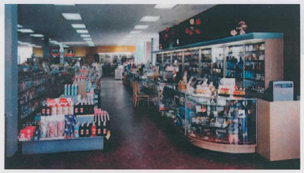 City Classics 1402 Pharmacy Picture Window Photo Interior, HO Scale