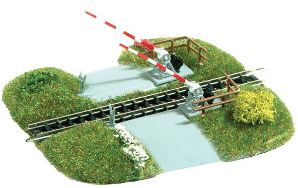 Busch Gmbh & Co Kg 8023 Grade Crossing w/Gates -- For HO or N Scales, 4-5/16 x 4-5/16" 11 x 11cm, HO Scale