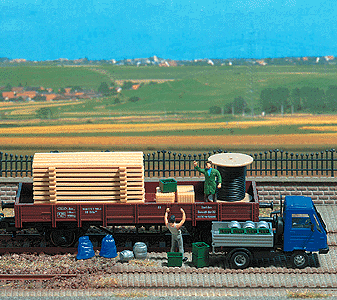 Busch Gmbh & Co Kg 1132 Assorted Freight Loads -- Pallets, Crates, Barrels, HO Scale