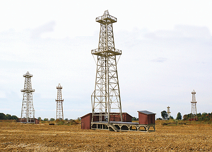 American Model Builders 616 Glenwood No. 2 Oil Derrick -- 4-1/8 x 1-1/2 x 8-1/2" 10.5 x 3.8 x 21.6cm, N Scale