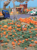 Walthers SceneMaster 949-1115 Pumpkin Patch - Kit - 80 pumpkins (assorted sizes) & eight vines, HO