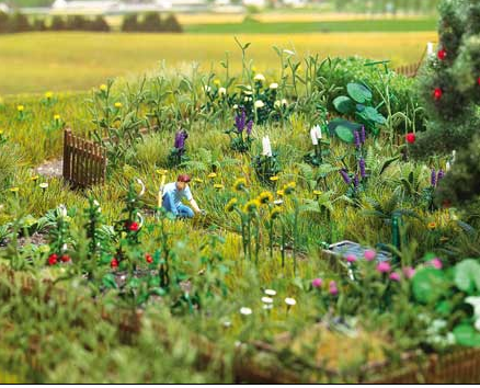 Walthers SceneMaster 949-1117 Overgrown Garden -- Kit - 5-1/8 x 6-11/16 13 x 17cm, HO