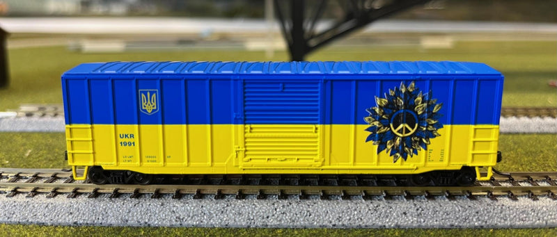 ATLAS 50006268 N TRAINMAN 50'6" Box Car Ukraine Peace Edition, N Scale