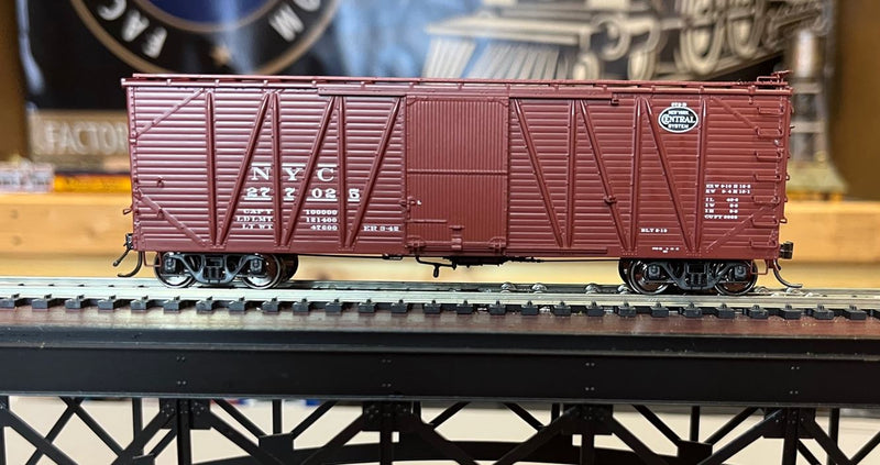 Rapido142010 USRA Single-Sheathed Boxcar: NYC -Equipped with KC brakes (AB brakes in the box) Equipped with wood doors 6-pack includes the following numbers, all individually packaged: #277025 #277178 #277274 #277371 #277826 #277907, HO