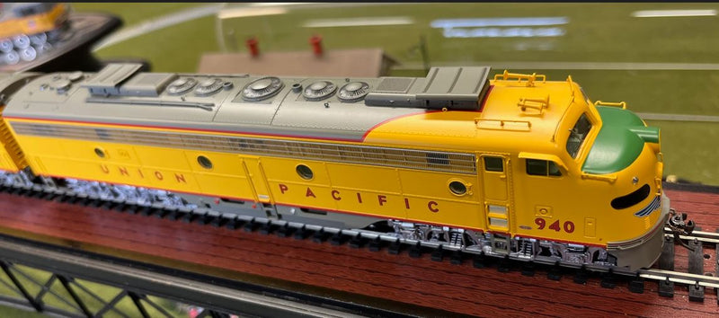 Rapido 28041 HO EMD E8A + E8B (DC/Silent): Union Pacific: #940 + #941B