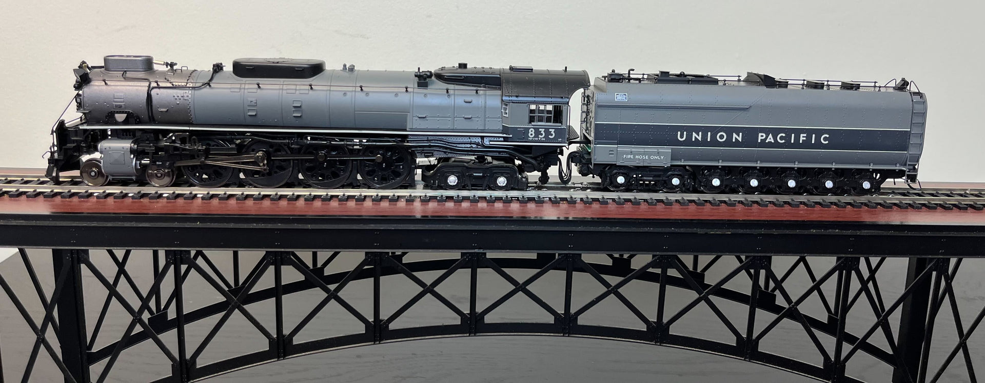 Athearn ATHG88311 HO UP FEF-2 4-8-4, #833