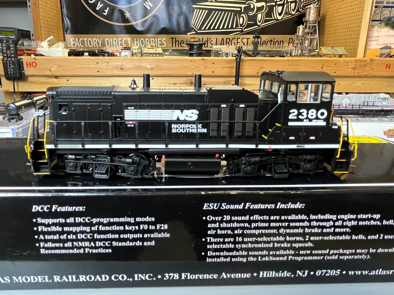 Atlas 10003873 HO MP15DC GOLD NORFOLK SOUTHERN