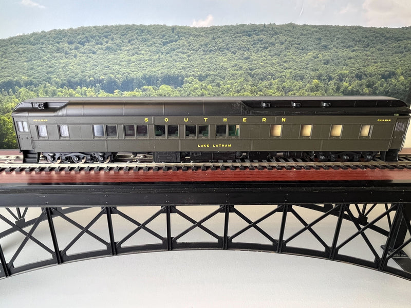 ATLAS HO 10-1-2 PULLMAN SLEEPER SOUTHERN "LAKE LATHAM"