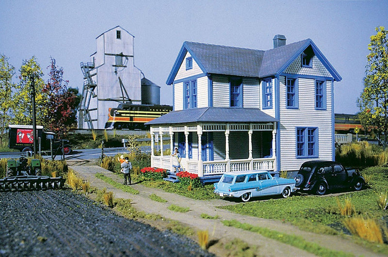 Walthers Cornerstone 933-3651 Aunt Lucy's House -- Kit - 4 x 5-3/4 x 5-1/8" 10.2 x 14.6 x 13cm, HO Scale