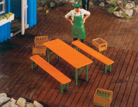 Pola 333222 Beer Table & Benches, G Scale