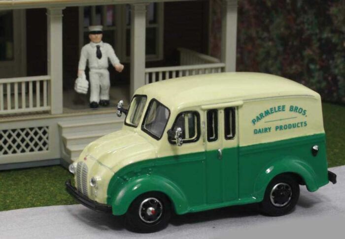 William Tell International Inc AHM87005 Divco Delivery Truck - Assembled -- Parmelee Bros. Dairy Products, HO Scale