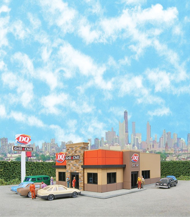 Walthers Cornerstone 933-3846 DQ Grill & Chill(R) - Kit - 4-1/2 x 3 x 1-9/16" 11.4 x 7.6 x 3.9cm, N Scale