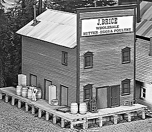 Campbell Scale Models 435 J Brice Produce Warehouse -- 7-1/2 x 4-3/8" 19 x 11.2cm, HO Scale