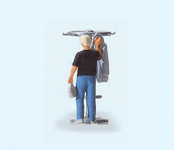 Preiser Kg 28142 People At Home -- Man Hanging Up His Jacket, HO Scale