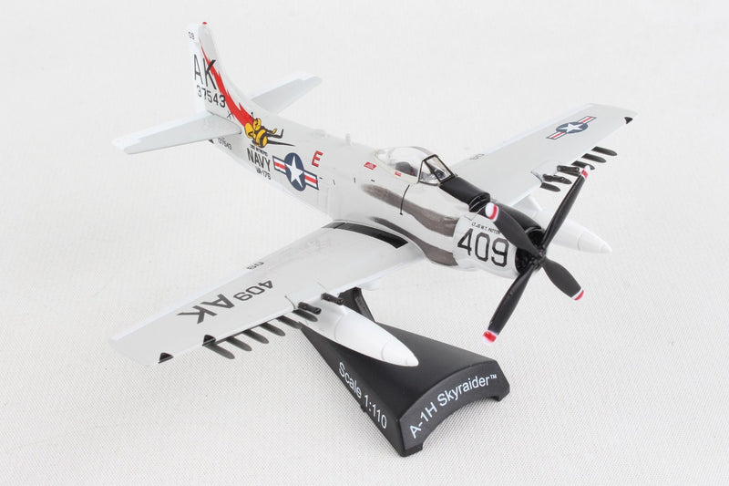 Daron PS5364-3 A-1H Skyraider Papoose Flight