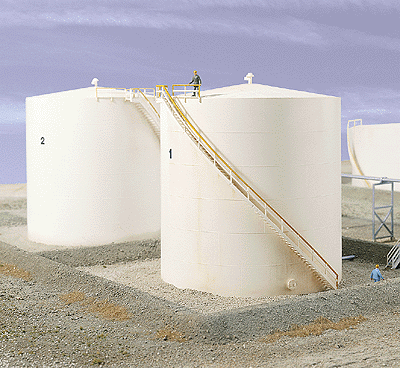 Walthers Cornerstone 933-3168 Tall Oil Storage Tank w/Berm -- Kit - Tank: 6" Diameter x 6-1/4" Tall 15.2 x 15.9cm, HO Scale
