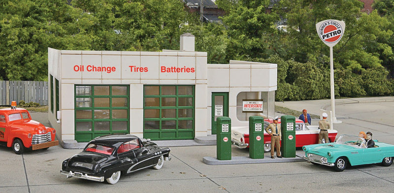 Walthers Cornerstone 933-3479 Winner's Circle Petro - Kit - 4 x 6 x 2-1/16" 10 x 15 x 5.8cm, HO Scale